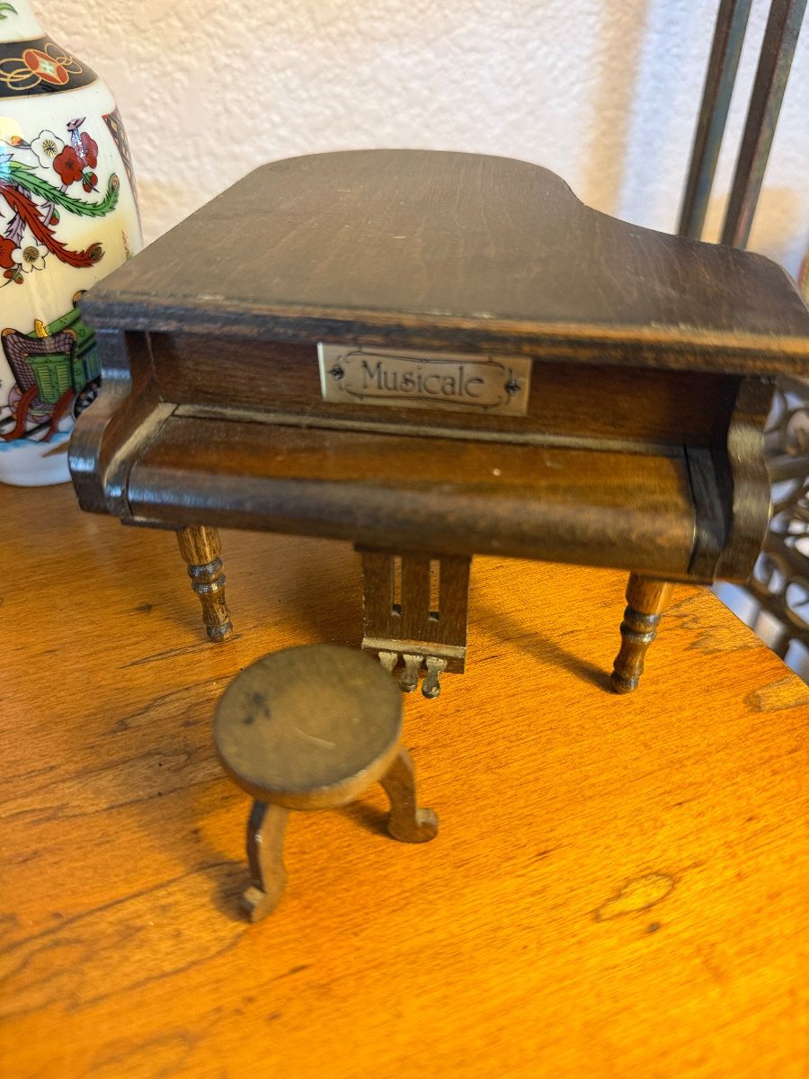 Faith, Fabric & Family: Antiques, Holiday Decor & Vintage Treasures - Image 30