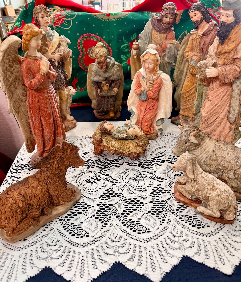 Faith, Fabric & Family: Antiques, Holiday Decor & Vintage Treasures - Image 92