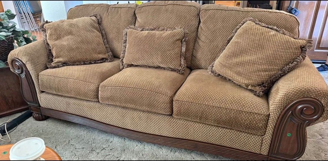 A Pocket Full: Furniture, Books, Fall Decor & a Little Bit of Everything - Image 102