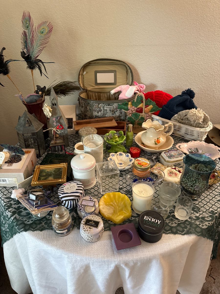 A Pocket Full: Furniture, Books, Fall Decor & a Little Bit of Everything - Image 74