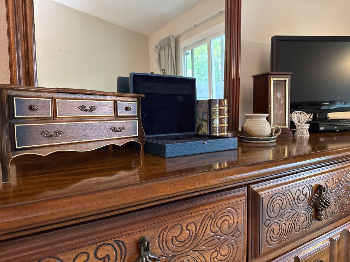 A Pocket Full: Furniture, Books, Fall Decor & a Little Bit of Everything - Image 79