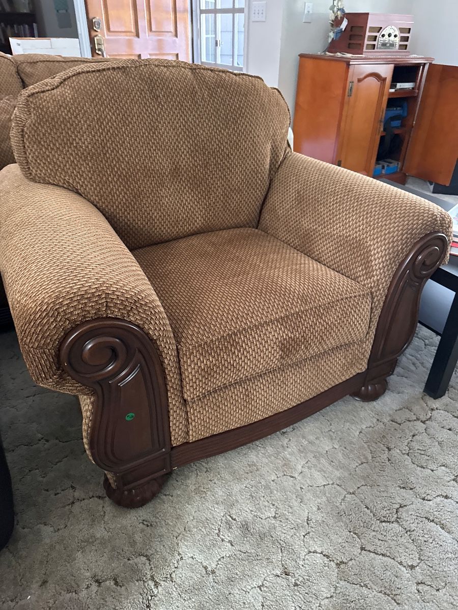 A Pocket Full: Furniture, Books, Fall Decor & a Little Bit of Everything - Image 89